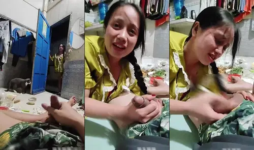 Quay tay quên đóng cửa thì em hàng xóm nhìn thấy và cái kết ngon chim